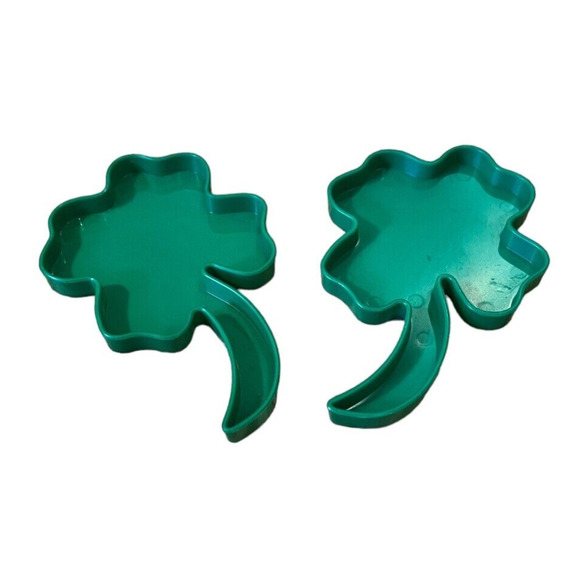 Lot Of 2 Vintage Tupperware 1316-2 Shamrock 4 Leaf Clover Cookie Cutters - Picture 1 of 4